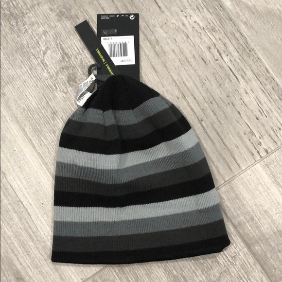 NWT Black/Gray Reversible Nike Beanie - Picture 2 of 6